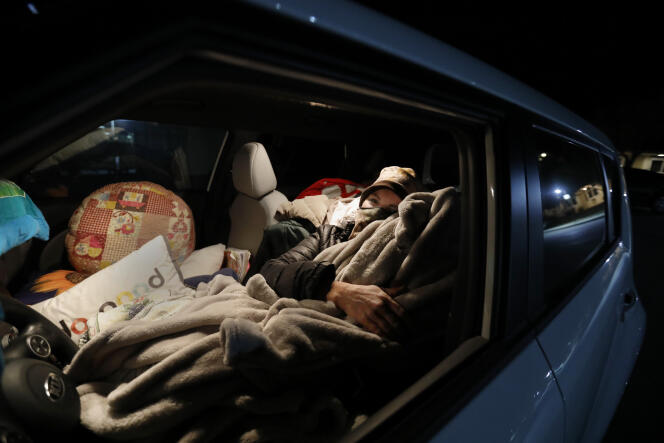 Marva Ericson, 48 ans, va dormir dans sa voiture sur un parking, à Santa Barbara (Californie), le 20 décembre 2017.