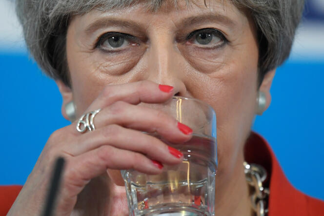 Le gouvernement conservateur de Theresa May (ici à Wrexham, au Pays de Galles, le 22 mai 2017) hausse le ton contre les entreprises qui gèrent la distribution de l’eau au Royaume-Uni.