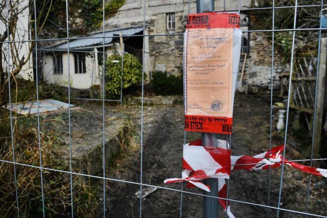 Les lieux de la fouille à Traon-ar-Velin (Finistère) ont été fermés au public par la police judiciaire.