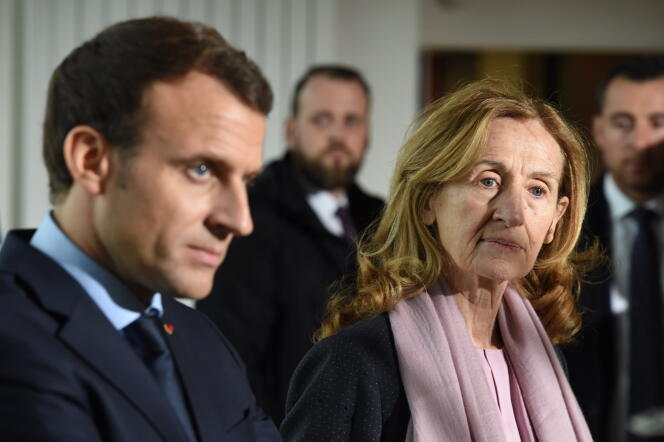 Le président Emmanuel Macron et la ministre de la justice, Nicole Belloubet, lors d’une visite de l’Ecole nationale d’administration pénitentiaire, le 6 mars à Agen.