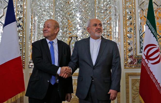 Le ministre français des affaires étrangères, Jean-Yves Le Drian (à gauche), et son homologue iranien, Mohammad Javad Zarif, à Téhéran, le 5 mars.