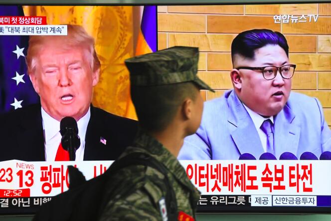 Les présidents américain, Donald Trump, et nord-coréen, Kim Jong-un, sur un écran d’une gare de Séoul, le 9 mars.