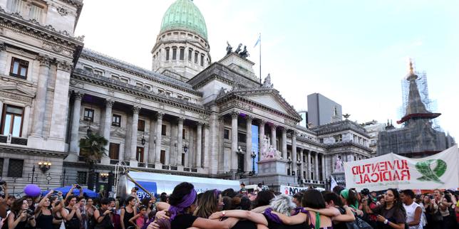 Quelle est l’origine de la journée du 8 mars, dédiée à la lutte pour les droits des femmes ?