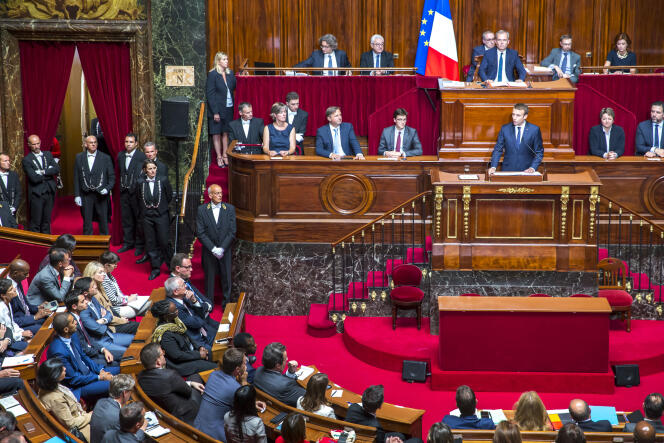 « Il ne peut y avoir de confiance si le monde politique continue d’apparaitre comme le monde des petits arrangements, à mille lieues des préoccupations des Français », Emmanuel Macron, président de la République, devant le Parlement réuni en Congrès à Versailles, le 3 juillet 2017.