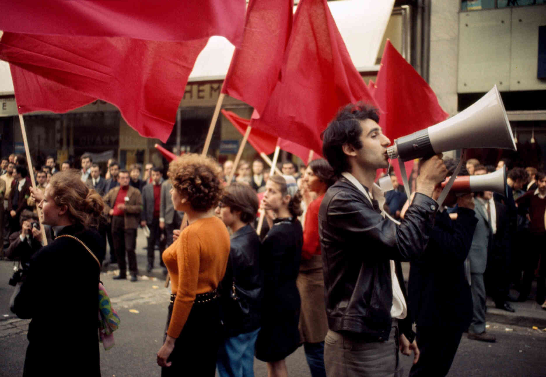 Manifestation parisienne du 13 mai 1968. Au premier plan, le leader étudiant Henri Weber.