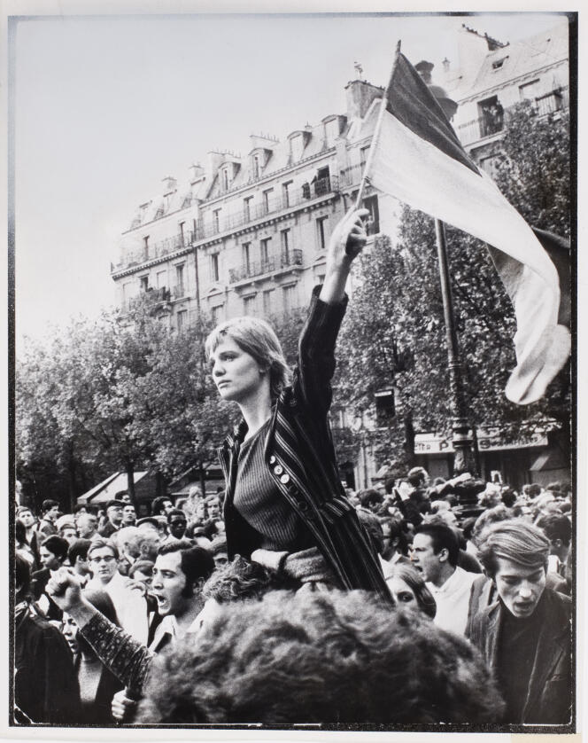 La « Marianne de Mai 68 ». Photographie prise pendant la manifestation du 13 mai 1968, à Paris.