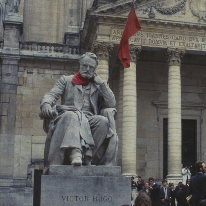 Dans la cour d’honneur de la Sorbonne, à Paris, en Mai 68.