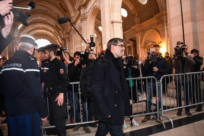 Julien Coupat, à son arrivée au palais de justice de Paris, le 13 mars.