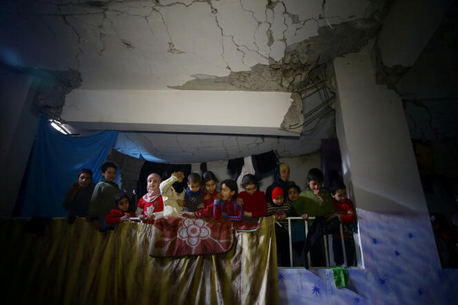 Des enfants abrités à Douma, dans la Ghouta, près de Damas, le 11 mars.