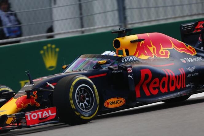 Le 30 avril 2016 à Sotchi (Russie), Red Bull présente son pare-brise, testé par Daniel Ricciardo.