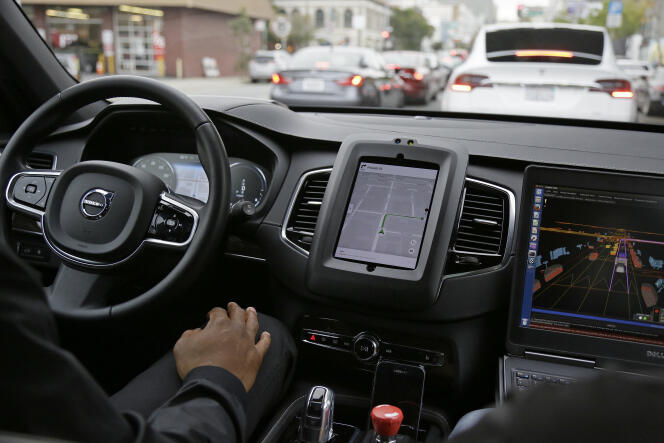 Véhicule autonome Uber lors d’un essai sur route, à San Francisco (Californie), en décembre 2016.