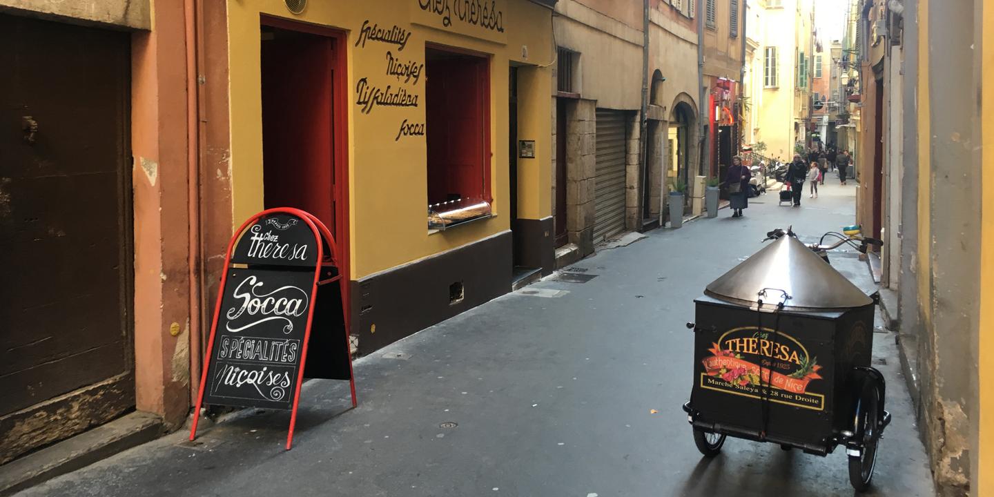 a nice la rue droite relie des points d interet