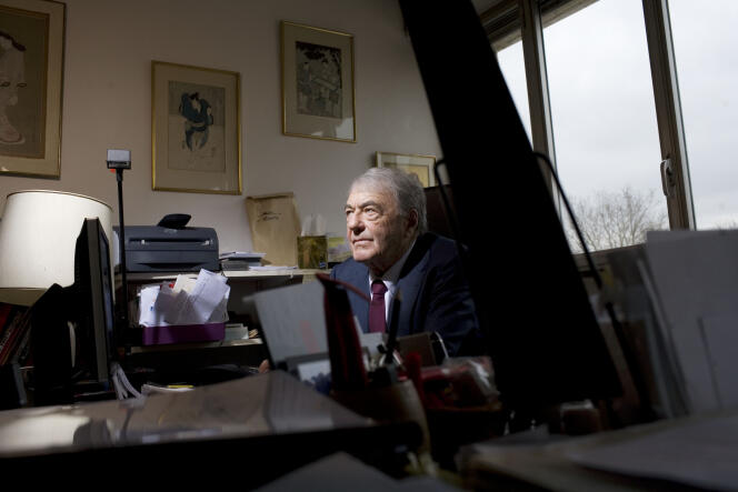 Claude Lanzmann dans son bureau, à Paris, en février 2009.