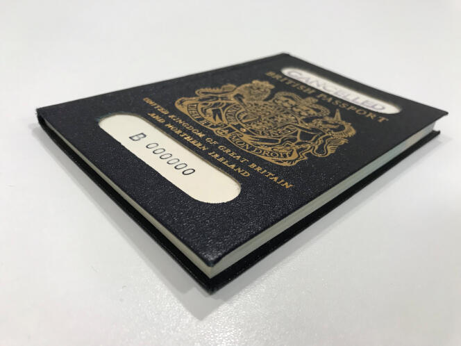 Le passeport originel britannique, avant qu’il ne soit remplacé par le passeport européen bordeaux.