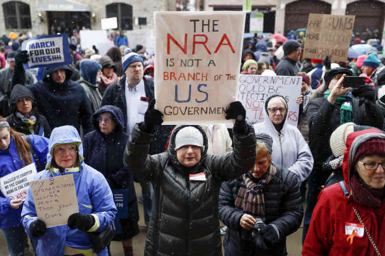 Le puissant lobby des armes, la National Rifle Association (NRA), est au centre de toutes les critiques des manifestants, comme ici à Cincinnati.