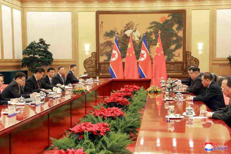 Les deux dirigeants en réunion lors de cette visite présentée comme « non officielle » en Chine.