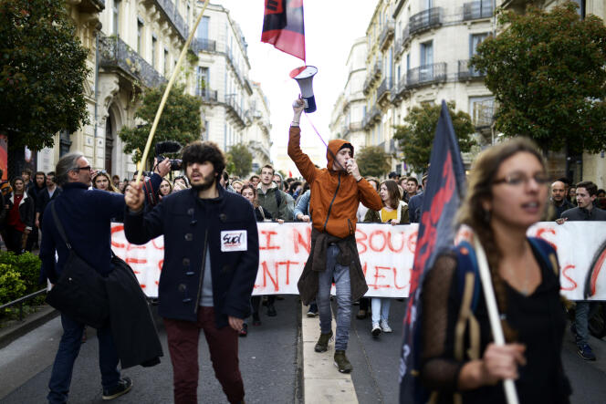 Manifestation après l’évacuation violente d’étudiants grévistes de la faculté de droit, à Montpellier, le 27 mars.