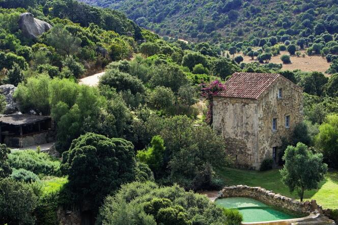 A Sartène, en Corse-du-Sud, le domaine de Murtoli propose un spa en plein air.