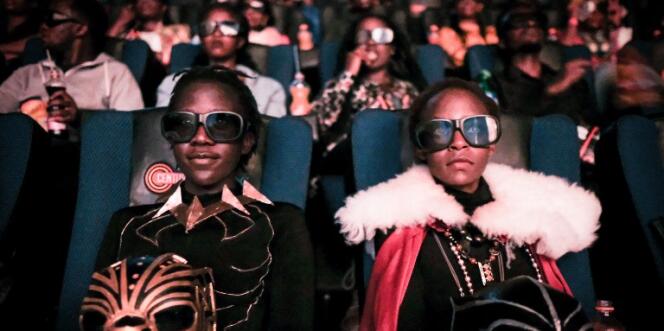 Projection en 3D de « Black Panther » dans un cinéma de Nairobi, le 14 février 2018.