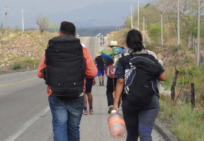 Partis le 25 mars de la ville mexicaine de Tapachula, à la frontière du Guatemala, les hommes, femmes et enfants participant à cette « marche », ici le 30 mars, espèrent entrer en Californie à la hauteur de la ville mexicaine de Tijuana.