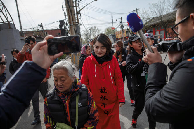 « Yu Wensheng a notamment plaidé pour son confrère Wang Quanzhang, détenu depuis près de quatre ans dans le cadre de la campagne de répression contre des avocats des droits humains lancée le 9 juillet 2015 (photo : Li Wenzu, la femme de l’avocat Wang Quanzhang, à Pékin, en 2018) » .