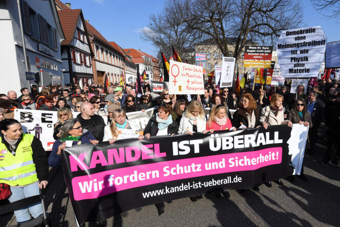 A Kandel (Allemagne), le 24 mars. Sur la banderole : « Kandel est partout, nous demandons protection et sécurité »