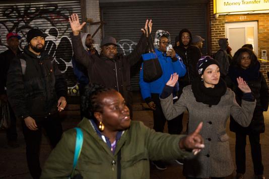 Dans le quartier de Crown Heights Ã  Brooklyn (New York) oÃ¹ Noir non armÃ© a Ã©tÃ© tuÃ© par la police, le 4 avril.