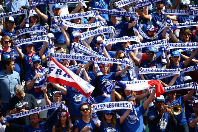 Des supporters français, lors du quart de finale de Coupe Davis opposant l’Italie à la France, à Gênes, le 8 avril.
