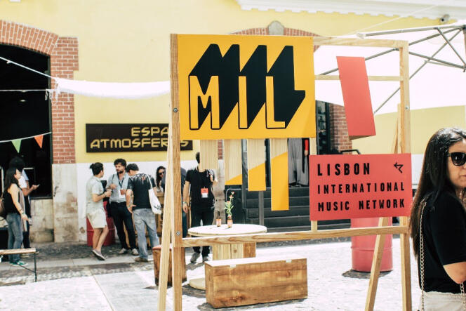 Dans les rues du quartier de Cais do Sobré à Lisbonne où se déroule le MIL – ou Lisbon International Music Network.