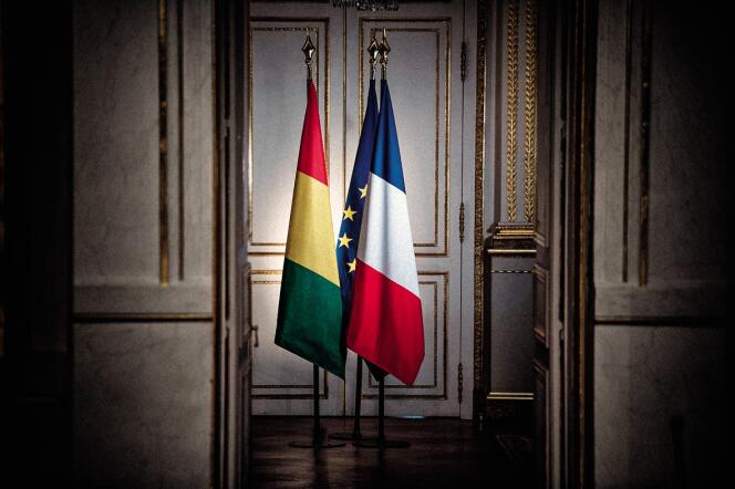 Cinq tapisseries ont été volées à l’ambassade de France à Conakry, en Guinée.