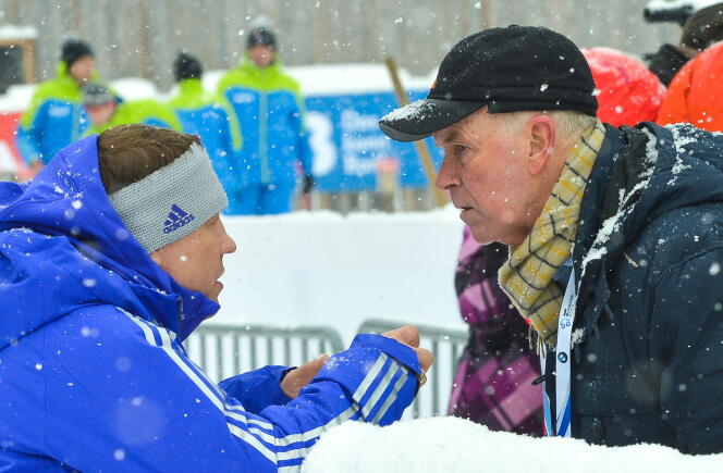Viktor Maygurov, vice-président de la Fédération russe de biathlon(à gauche), s’entretientavec Anders Besseberg,à la tête dela Fédération internationale, en janvier 2016, à Ruhpolding (Allemagne).