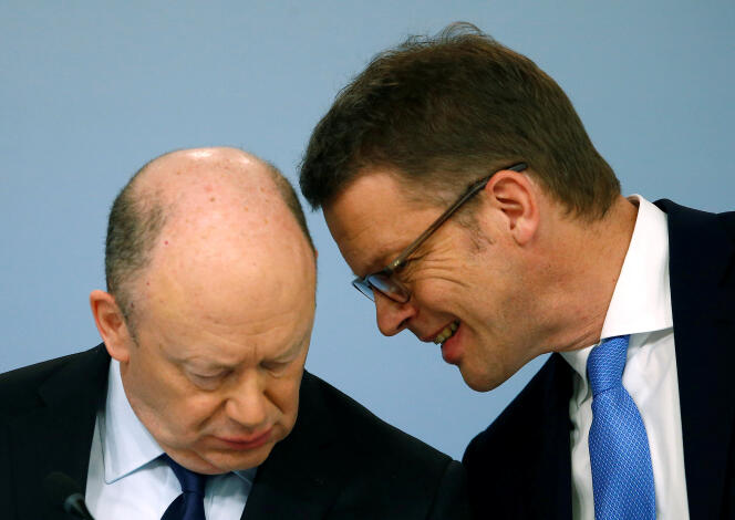 John Cryan et le nouveau PDG de la Deutsche Bank, Christian Sewing, à Francfort, le 2 février.