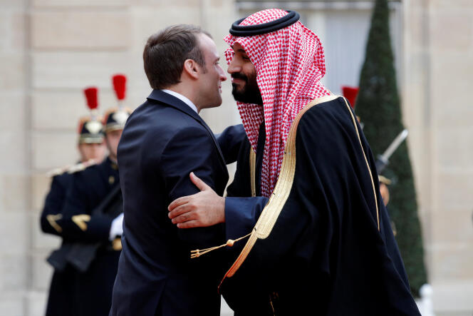Emmanuel Macron accueille le prince héritier saoudien Mohammed Ben Salman au palais de l’Elysée, le 10 avril.