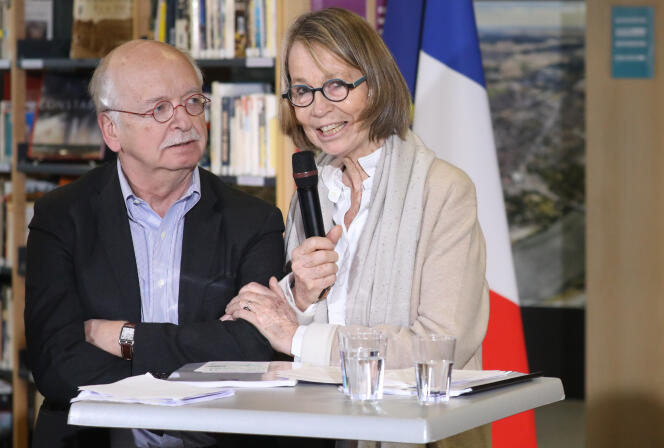 Erik Orsenna et Françoise Nyssen lors de la remise du rapport sur les bibliothèques aux Mureaux, le 20 février 2018.