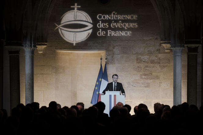 Emmanuel Macron lors de son discours a la Conférence des évêques de France au collège des Bernardins, à Paris, le 9 avril.