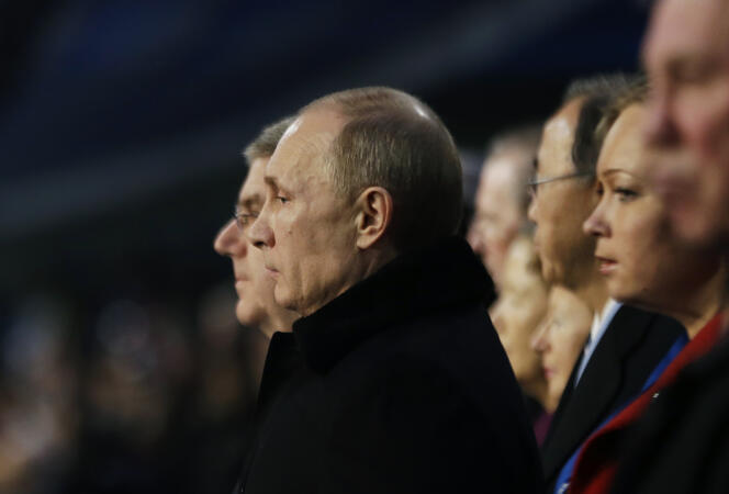 Le président Vladimir Poutine (à droite), au côté du président du CIO, Thomas Bach, à Sotchi, en février 2014.