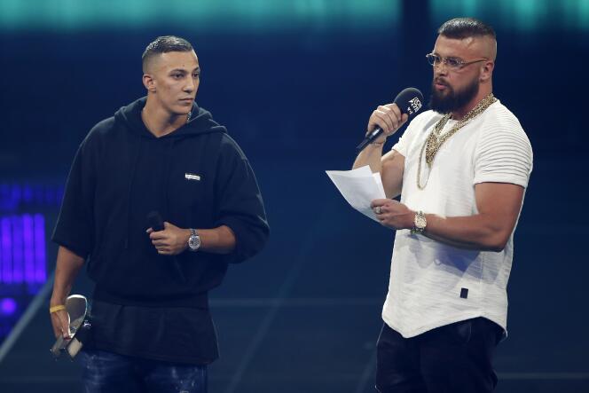 Les rappeurs Kollegah et Farid Bang lors de la remise du prix Echo dans la catégorie « Hip-Hop » à Berlin, le 12 avril 2018.