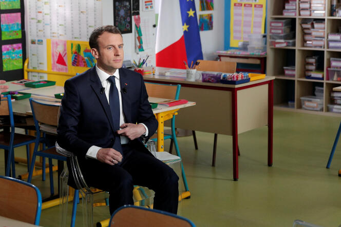 Emmanuel Macron, au début de l’interview au journal télévisé de 13 heures de TF1, le 12 avril.