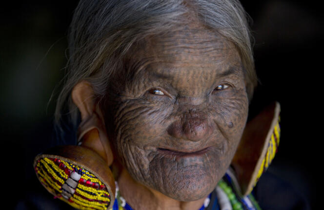 Une femme tatouée, dans l’Etat Chin, en Birmanie.