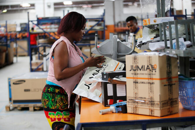 Préparation des colis dans le centre de logistique de Jumia à Lagos (Nigeria).
