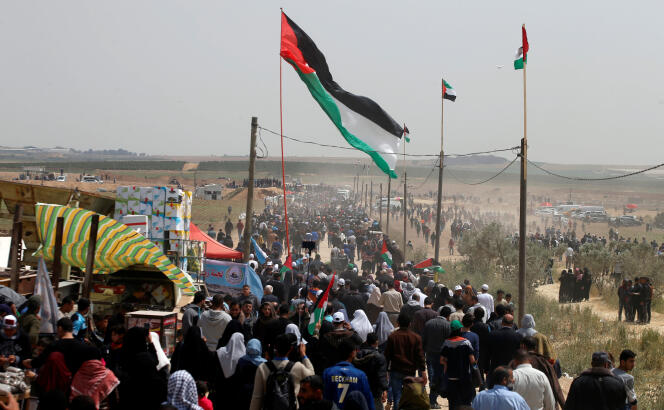 Des milliers de manifestants palestiniens se sont retrouvés vendredi 13 avril à la frontière entre la bande de Gaza et Israël.