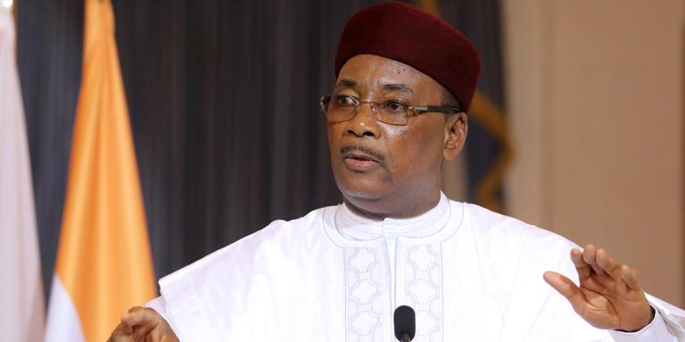 LUDOVIC MARIN / AFP Le président nigérien Mahamadou Issoufou, à Niamey, le 23 décembre 2017.