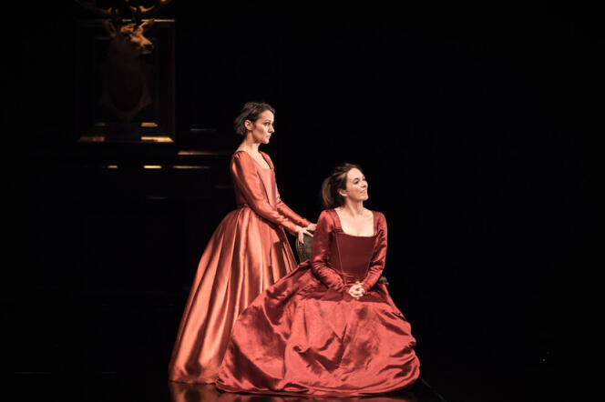Cécile Garcia Fogel (Rosalinde) et Maud Le Grévellec (Célia) dans « Comme il vous plaira », de Shakespeare, mis en scène par Christophe Rauck.
