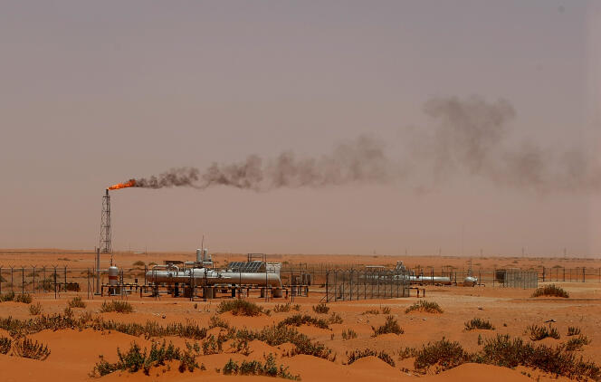 Une installation pétrolière de la compagnie saoudienne Aramco, dans la région de Khouris, à 160 kilomètres à l’est de la capitale, Riyad.