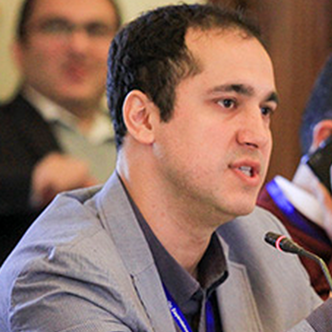 Un universitaire iranien rentre au pays pour « servir » l’Etat… et