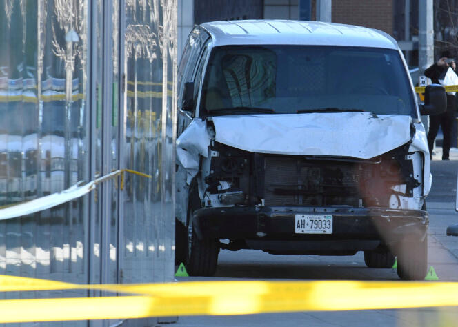 Le camion qui a servi à faucher des passants, à Toronto, le 23 avril.