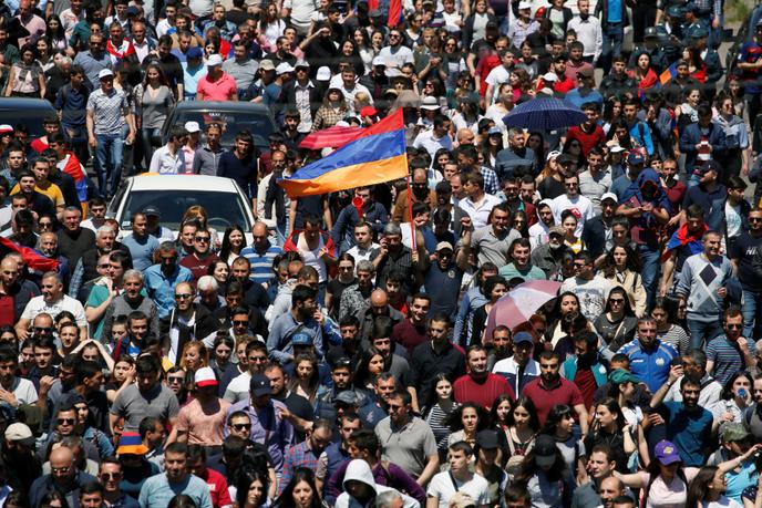 Nouvelles Manifestations En Armenie Pour Reclamer Des Legislatives Anticipees