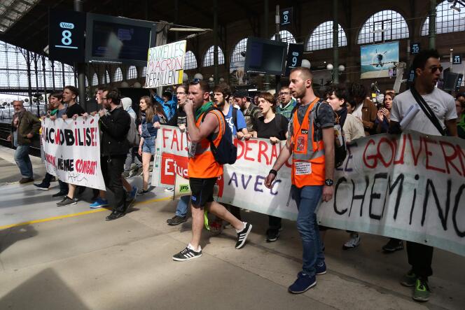 Rassemblement contre la réforme de la SNCF, le 24 avril à la gare du Nord, à Paris.