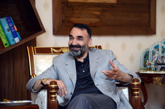L’ex-gouverneur Atta Mohammad Noor, dans son bureau, à Mazar-e-Charif, en Afghanistan, le 18 mars.