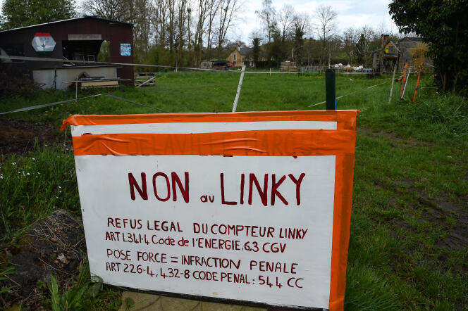 Une pancarte « Non au Linlky » à Saint-Pern, au nord-ouest de Rennes, le 15 avril 2018.